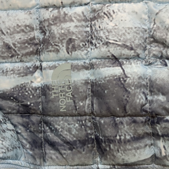 The North Face Thermoball Puffer Jacket - Picture 6 of 11